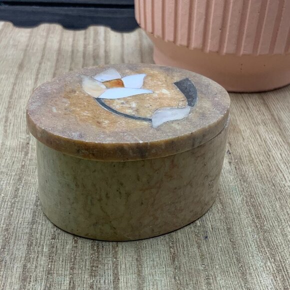 Fetco Vintage Soapstone Flower Mother of Pearl Trinket Jewelry Box - Picture 2 of 7